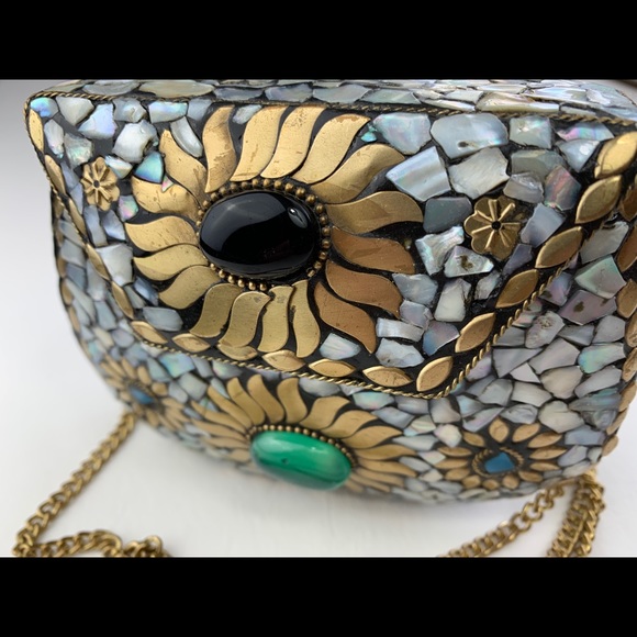 Clutche - Picture 4 of 4